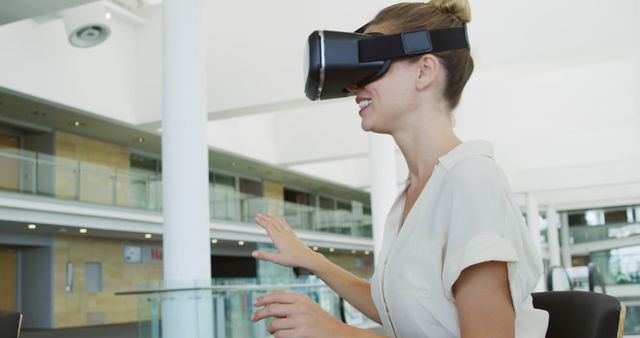 Young Caucasian Businesswoman Using VR Headset in Modern Office Environment - Download Free Stock Images Pikwizard.com