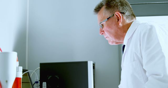 Senior Scientist Analyzing Data in Laboratory - Download Free Stock Images Pikwizard.com