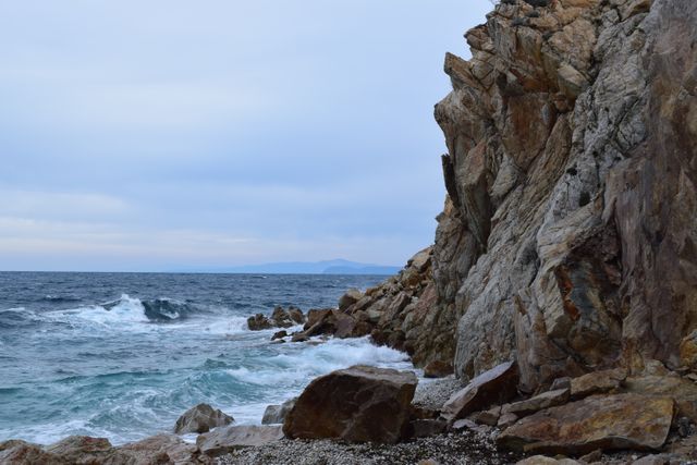 Rugged Cliffside Overlooking Rough Ocean Waves - Download Free Stock Photos Pikwizard.com