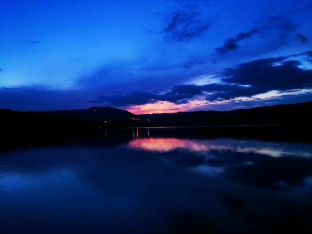 Serene Lake Sunset with Vibrant Colors Reflecting in Water - Download Free Stock Photos Pikwizard.com