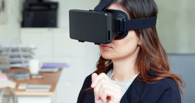 Woman Using Virtual Reality Headset for Immersive Experience - Download Free Stock Images Pikwizard.com