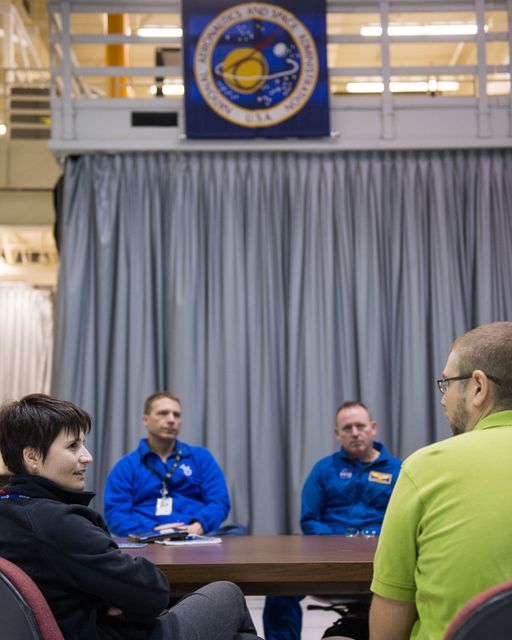 DATE: 10-25-13 LOCATION: Bldg 16, Rm 1040 SUBJECT: Expedition 42/43 crew members Samantha Cristoforetti, Barry Wilmore, Terry Virts during FF T&C/R Mini Sim 1 in the SES Alpha Cupola trainer. PHOTOGRAPHER: Lauren Harnett