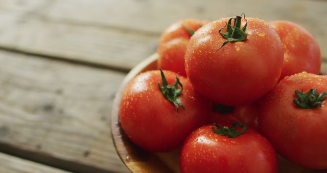 Fresh Red Tomatoes in Wooden Bowl with Water Droplets - Download Free Stock Images Pikwizard.com