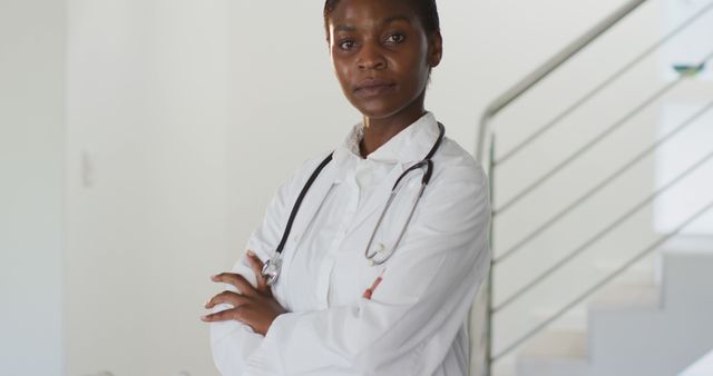 Portrait of african american female doctor looking to camera smiling. medical healthcare professional at work.