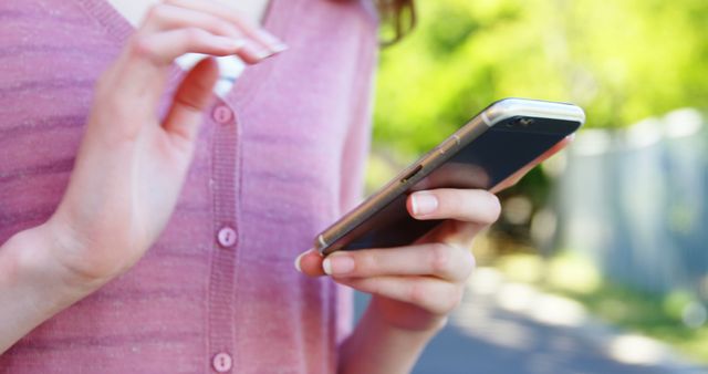 Woman Typing on Smartphone Outdoors on Sunny Day - Download Free Stock Images Pikwizard.com