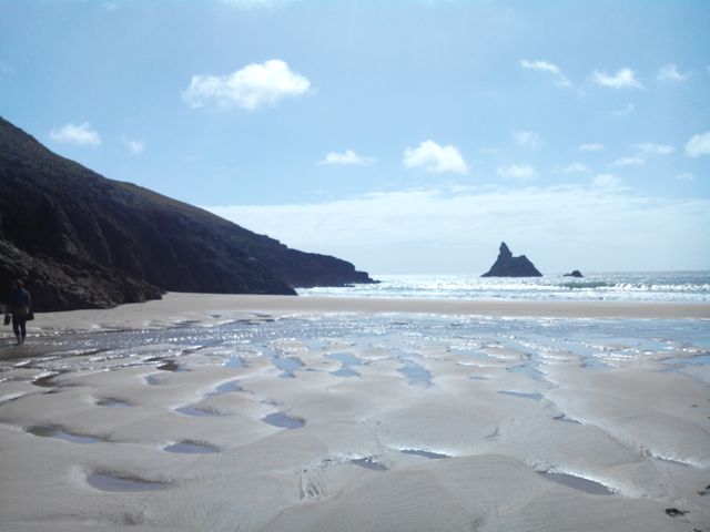 Sunny Coastal Beach with Rock Formations and Shallow Tide Pools - Download Free Stock Photos Pikwizard.com