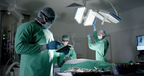 Surgeons Focused on Procedure in High-Tech Operating Room