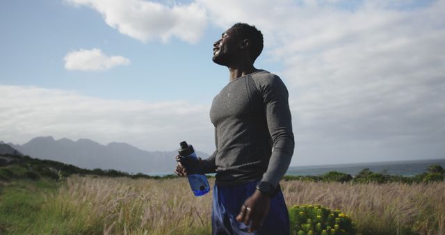 African American athlete taking break during outdoors workout, enjoying nature - Download Free Stock Images Pikwizard.com