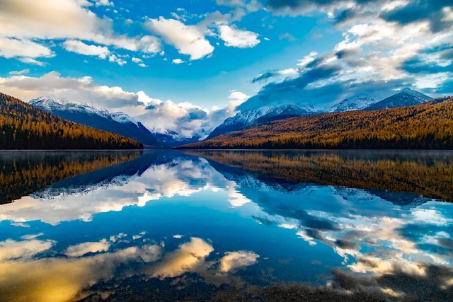 Serene Mountain Lake with Stunning Reflection of Forest and Clouds - Download Free Stock Photos Pikwizard.com