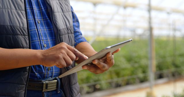 Farmer Using Digital Tablet in Greenhouse, Modern Agriculture Technology - Download Free Stock Images Pikwizard.com