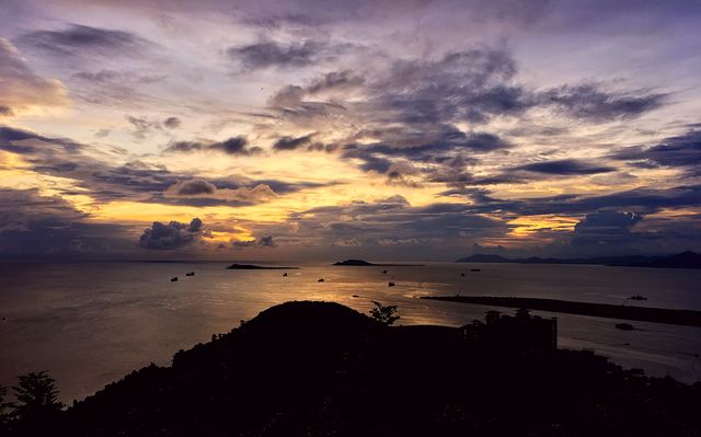 Captivating Sunrise Over Calm Ocean Horizon - Download Free Stock Photos Pikwizard.com
