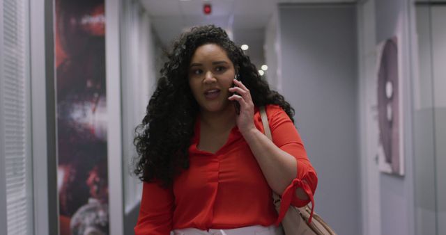 Curvy Businesswoman Talking on Phone in Office Hallway - Download Free Stock Images Pikwizard.com