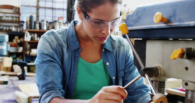 Determined Female Carpenter Using Drill Press in Workshop - Download Free Stock Images Pikwizard.com