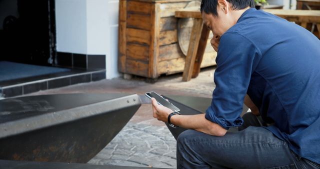 Man Browsing Smartphone Outdoors at Casual Cafe - Download Free Stock Images Pikwizard.com