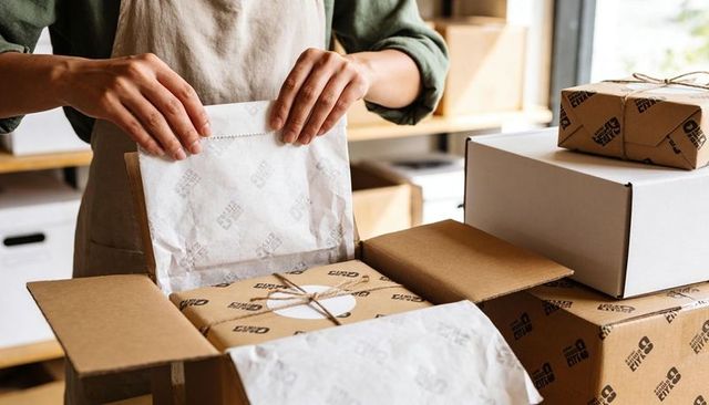Small Business Packing Branded Kraft Gift Boxes with Tissue Paper and Twine