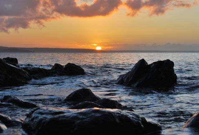 Dramatic Ocean Sunset Over Rocky Shoreline - Download Free Stock Photos Pikwizard.com