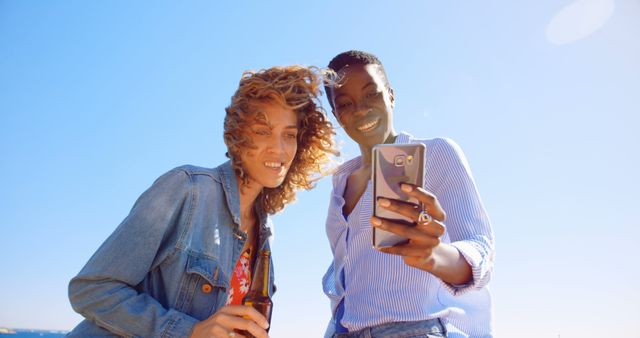 Friends Enjoying Beach Moments While Taking Selfies With Smartphone - Download Free Stock Images Pikwizard.com