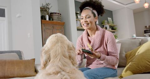 Woman Using Smartphone to Shop Online with Pet Dog at Home - Download Free Stock Images Pikwizard.com