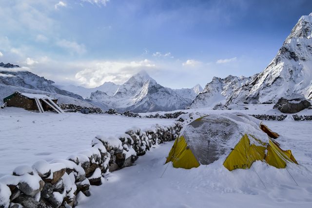 Snow-covered tent in winter wonderland of Himalayas - Download Free Stock Photos Pikwizard.com