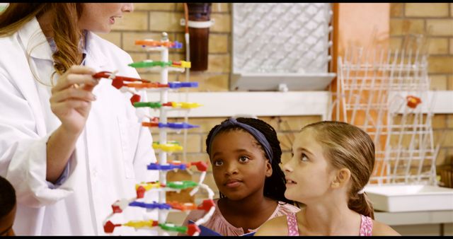 Female Scientist Teaching Diverse Students About DNA - Download Free Stock Images Pikwizard.com