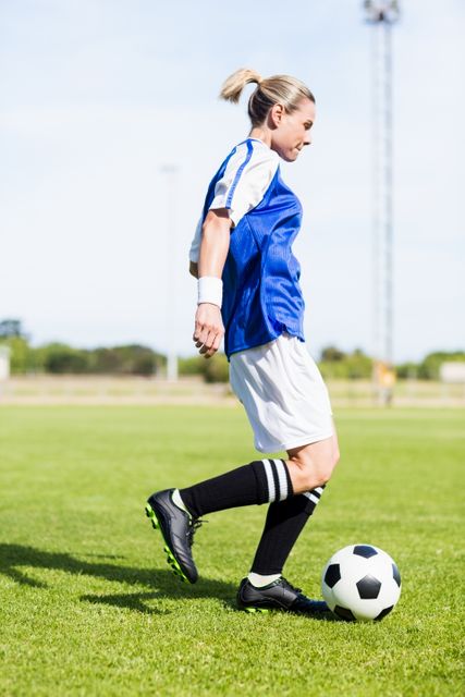 Female Soccer Player Practicing on Field - Download Free Stock Photos Pikwizard.com
