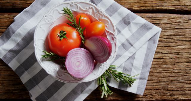 Fresh Tomatoes And Red Onions On Rustic Wooden Table - Download Free Stock Images Pikwizard.com