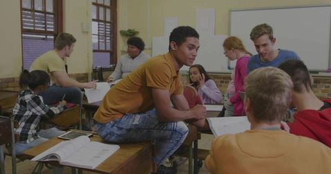 Leading student mentoring peers during collaborative classroom study session