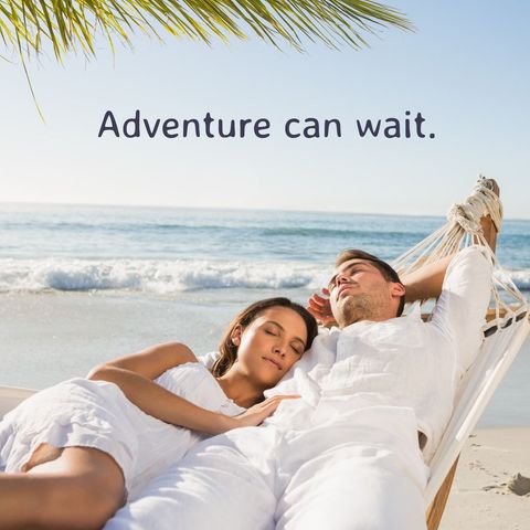 couple relaxing in hammock, enjoying tranquil beach atmosphere - Download Free Stock Templates Pikwizard.com