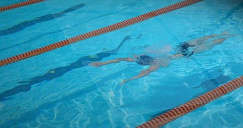 Pro Swimmer Training with Perfect Front Crawl Stroke