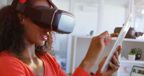 Young Woman Experiencing Virtual Reality with Tablet in Modern Office - Download Free Stock Images Pikwizard.com