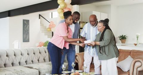 Excited Couple Announces Pregnancy to Joyful Grandparents at Family Gathering
