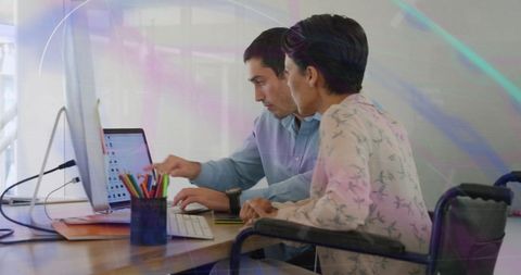 Collaborative Teamwork Analyzing Financial Data on Computer