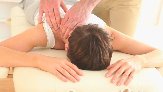 Scene of therapist offering relaxing shoulder massage, fostering wellness and easing tension. Suited for spa, wellness center promotions, or articles on stress relief and relaxation techniques.