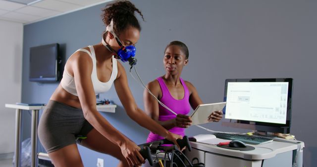 Athlete Undergoing VO2 Max Cardio Test with Professional Healthcare Worker - Download Free Stock Images Pikwizard.com