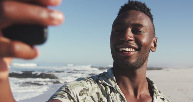 Portrait of african american man doing selfie on sunny beach. Summer, relaxation, vacation, happy time, summer time, communication.