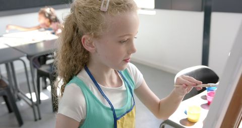 Blonde Girl Focused on Painting in Classroom Art Activity - Download Free Stock Images Pikwizard.com
