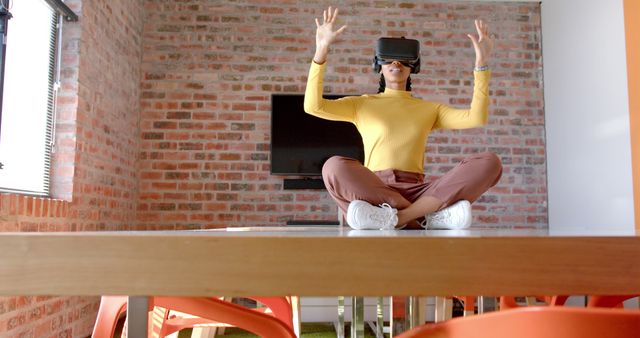 Woman Using Virtual Reality Headset While Sitting on Desk - Download Free Stock Images Pikwizard.com