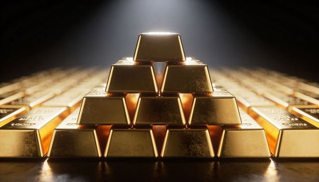 Glowing gold bullion pyramid reflecting spotlight in dark vault, dramatic metallic shine