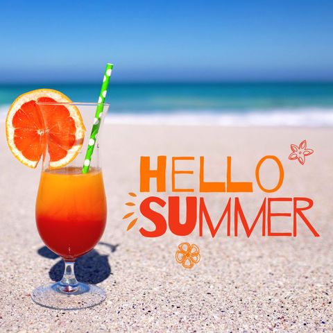 tropical summer drink on sandy beach with clear sky - Download Free Stock Templates Pikwizard.com