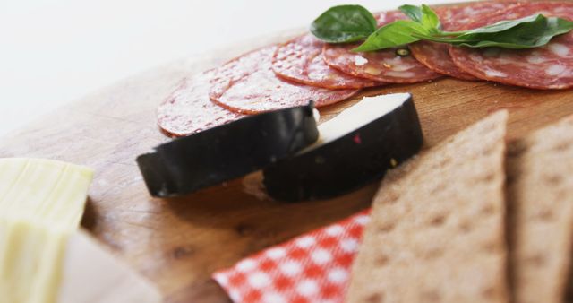 Appetizer Platter with Sliced Sausage, Cheese, and Crackers - Download Free Stock Images Pikwizard.com