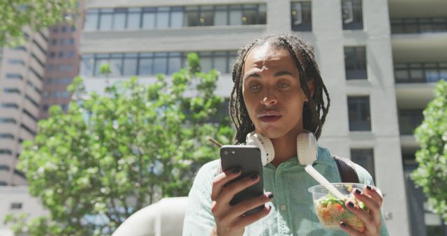 Urban Professional Enjoying Healthy Lunch While Using Smartphone - Download Free Stock Images Pikwizard.com