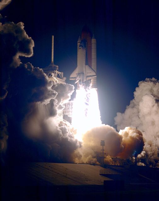 Night Launch of Space Shuttle Columbia During STS-93 Mission - Download Free Stock Photos Pikwizard.com