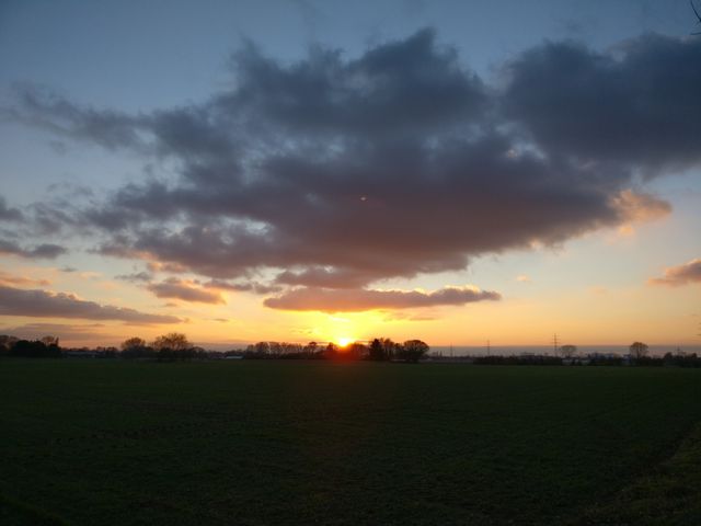 Majestic Sunset Over Tranquil Countryside Field - Download Free Stock Photos Pikwizard.com