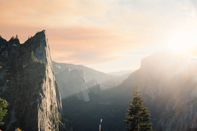 Sunrise Over Yosemite Valley with Rugged Cliffs and Trees - Download Free Stock Photos Pikwizard.com