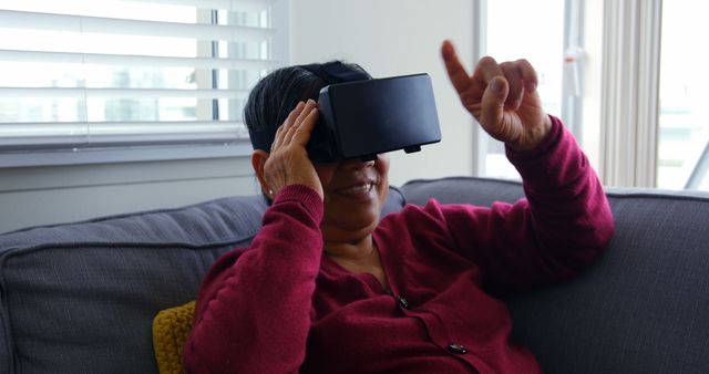 Elderly Woman Experiencing Virtual Reality at Home - Download Free Stock Images Pikwizard.com