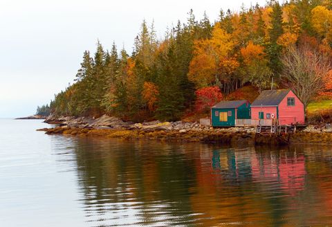 Tranquil Lakeside Cabin Amidst Autumnal Foliage Landscape