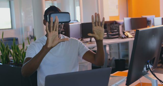 Young Professional Experiencing Virtual Reality Technology in Office - Download Free Stock Images Pikwizard.com