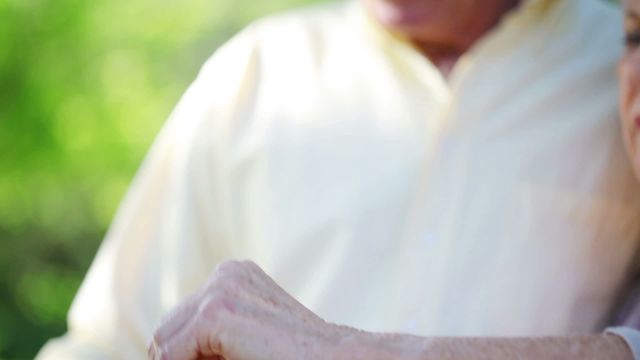 Mature couple enjoying a painting session in a park, embracing creativity and spending quality time together. Ideal for use in advertisements promoting creative hobbies for seniors, lifestyle articles focusing on senior activities, or content celebrating relationships and leisure among the elderly.