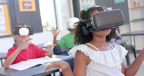 Children Engaging with Virtual Reality in Classroom Learning