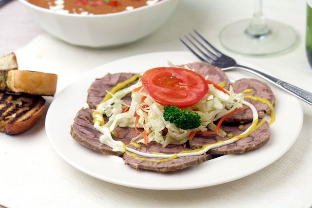 Sliced Roast Beef With Coleslaw and Tomato - Download Free Stock Photos Pikwizard.com